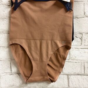 Gap Body High-waisted Seamless Shapewear Briefs Beige & Black Set of 2